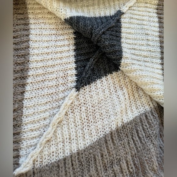 Berretti Poncho Style Knitted Pullover Sweater OSFA - Picture 7 of 7